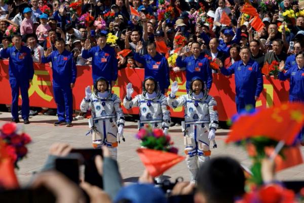 China Luncurkan Misi Shenzhou-20 ke Stasiun Luar Angkasa China