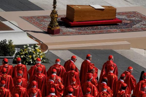 Upacara Pemakaman Paus Fransiskus Megah, Namun Penguburannya Sederhana