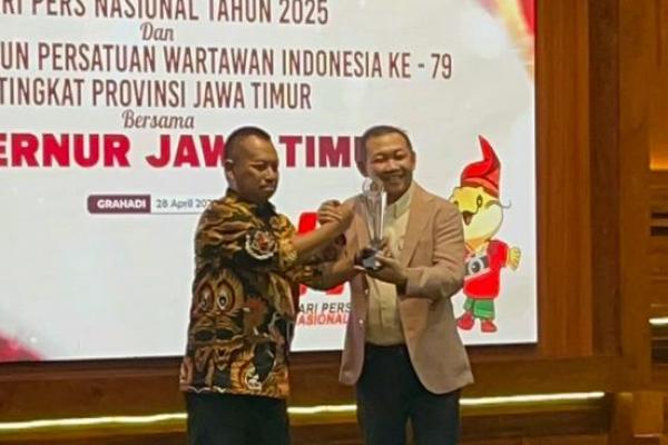 Pemred Beritajatim.com Dwi Eko Lokononto Tokoh Pers Tahun Ini