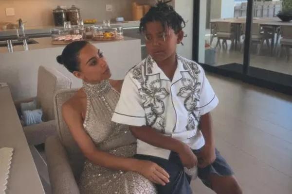 Unggah Pesan Aneh, Akun Instagram Kim Kardashian Diduga Diretas Putranya Saint West