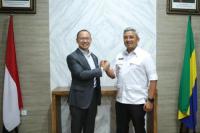 Temui Walikota Bandung, Eddy Soeparno Siap Fasilitasi Kepala Daerah Atasi Masalah Sampah