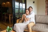 8 Tahun setelah Kematian Bos Playboy Hugh Hefner, Crystal Hefner Bertunangan dengan James Ward