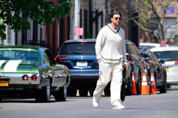Taylor Swift Hindari Sorotan, Pacarnya Travis Kelce Malah Tampil di Depan Publik