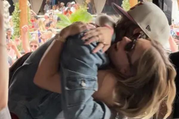 Sydney Sweeney yang Baru Saja Melajang Berbagi Momen Intim dengan Machine Gun Kelly