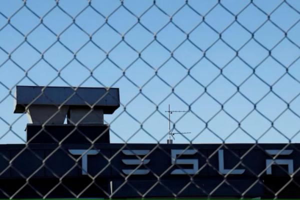 Protes Pandangan Politik Elon Musk, Warga Eropa Jauhi Tesla