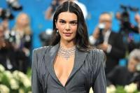 Met Gala 2025, Setelan Kendall Jenner Rayakan Wanita Harlem Renaissance Tahun 1920-an