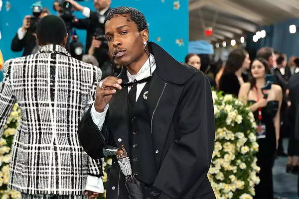 Met Gala 2025, A$AP Rocky Berseri-seri Sambut Bayi Ketiganya Bersama Rihanna