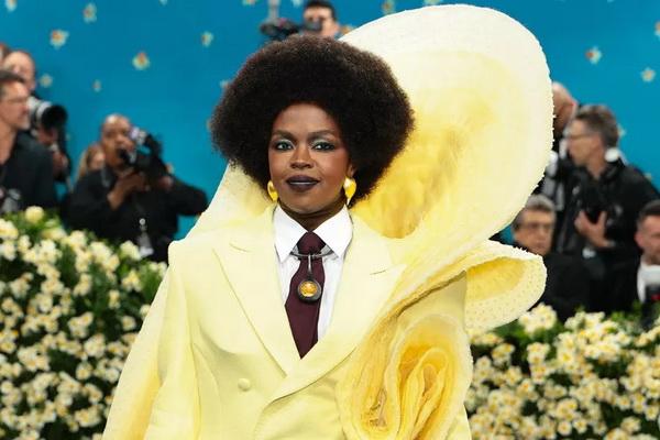 Met Gala 2025, Debut Lauryn Hill Tampil Mencolok dengan Setelan Kuning Mentega