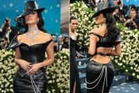 Met Gala 2025, Kim Kardashian Bergaun Kulit Buaya Ditaburi Berlian dan Mutiara