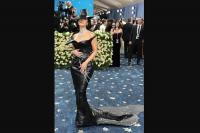 Kim Kardashian Bentak Petugas Keamanan yang Menginjak Gaun Met Gala 2025