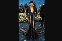 Met Gala 2025, Gaun Hitam Tipis Halle Berry Karya LaQuan Smith Dibuat Lebih dari 2.000 Jam