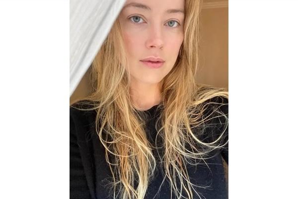 Sambut Kelahiran Anak Kembar, Amber Heard Merasa Istimewa di Hari Ibu