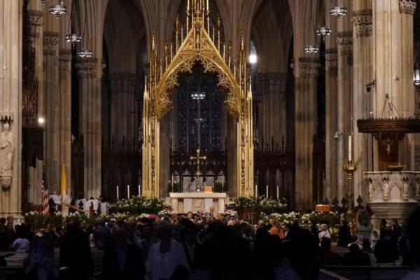 Misa Minggu di New York, Warga Amerika Rayakan Paus Terpilih