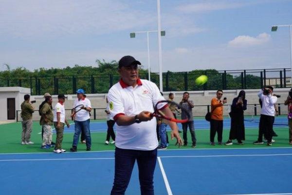 Rudy Susmanto Resmikan Lapangan Tenis Kapten Muslihat di Pakansari