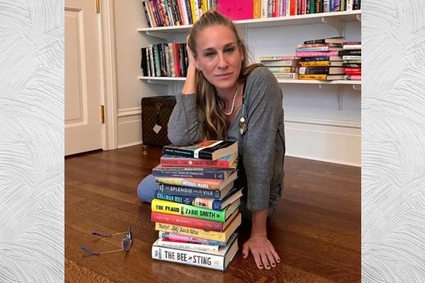 Jadi Juri Booker Prize, Sarah Jessica Parker Baca Dua Buku Sehari
