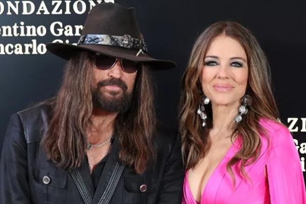 Billy Ray Cyrus dan Elizabeth Hurley Tampil Perdana sebagai Pasangan di Karpet Merah Roma