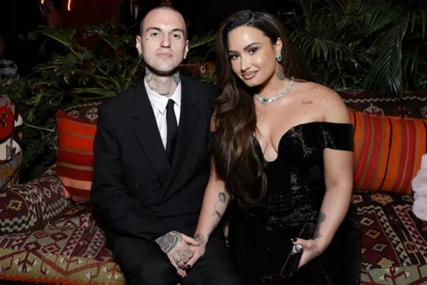 Demi Lovato Menikah dengan Jordan Lutes `Jutes` di Pernikahan Romantis