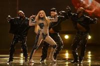 Jennifer Lopez Cium Penari di Lagu Pembuka American Music Awards 2025, Ini Reaksi Tiffany Haddish