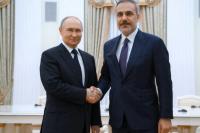 Putin dan Menteri Luar Negeri Turki Bahas Upaya Perdamaian Ukraina