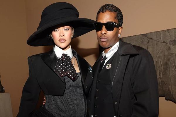 Pemotretan Savage x Fenty, Rihanna yang Hamil Besar Berusaha Sembunyikan Perut Buncitnya