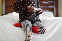 Ilustrasi - ini tips ampuh cara mengatasi anak yang tantrum akibat gadget (Foto: Unsplash/Samantha Sophia)