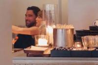 Swiftie `Tertua` Duduk di Sebelah Taylor Swift dan Travis Kelce di Restoran, Begini Reaksinya