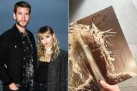 Miley Cyrus Tulis `The Best Liam` di Vinyl Penggemar, Teringat Mantan Suami Liam Hemsworth?