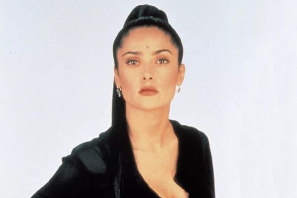 Salma Hayek Kenang 25 Tahun Silam Perankan Serendipity di Film Dogma yang Berani dan Liar