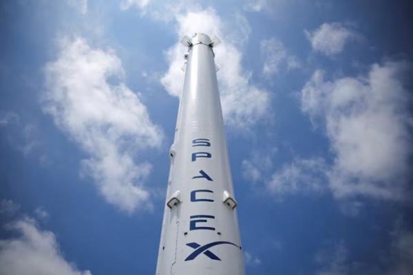 Perseteruan Musk-Trump Mengguncang Program Luar Angkasa Amerika