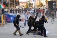 Los Angeles Rusuh Usai Penggerebekan Aparat, Demonstran Merusak Gedung Federal