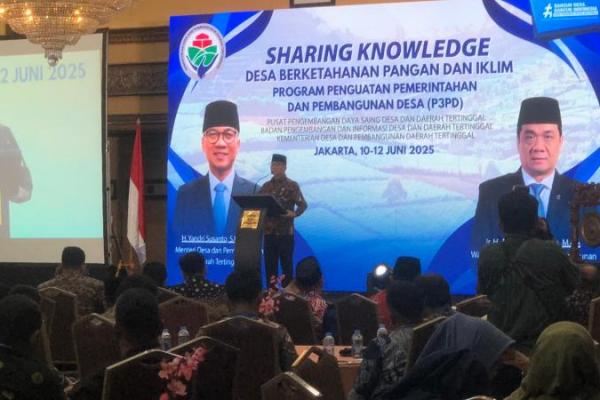 Menteri Desa dan Pembangunan Daerah Tertinggal (Mendes PDT) Yandri Susanto saat membuka kegiatan Sharing Knowledge Desa Berketahanan Pangan dan Iklim (Foto: Habib/Katakini.com) 