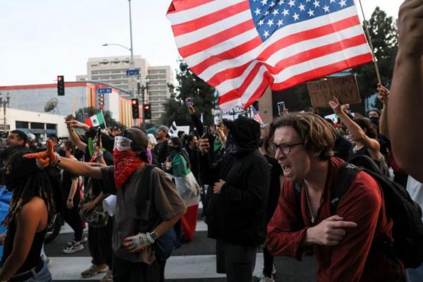 Marinir AS Tiba di LA, Gubernur California: Demokrasi sedang Diserang