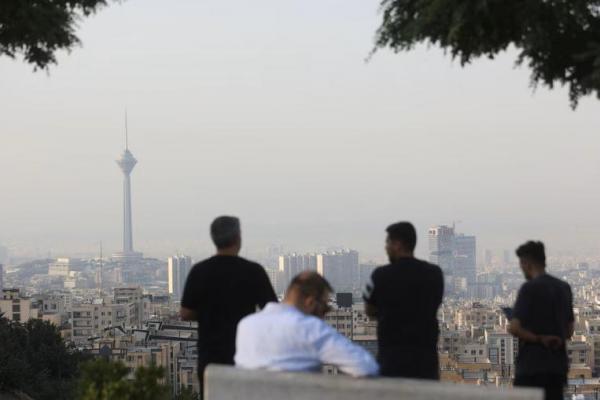 Marah dan Takut, Warga Iran Bersiap Hadapi Lebih Banyak Serangan Israel