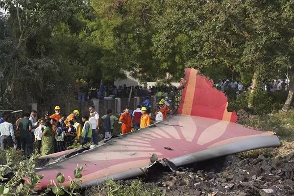 Kapten dan Kopilot Air India Teridentifikasi dalam Pesawat yang Jatuh dengan 242 Orang di Dalamnya