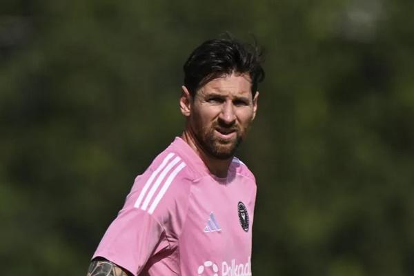 7 Rumor Transfer Paling Menghebohkan yang Ternyata Hanya Isapan Jempol
