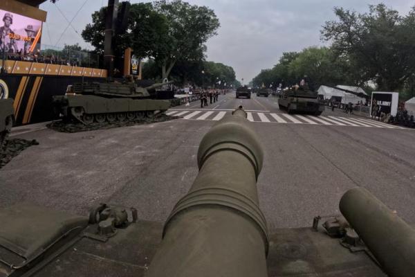 Usai Protes Terbesar Seharian, Parade Militer Trump Tetap Digelar