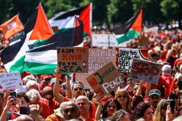 Puluhan Ribu Orang Berunjuk Rasa di Belanda atas Tindakan Israel di Gaza