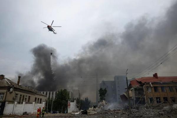Rusia Tewaskan Sedikitnya 15 Orang dalam Serangan di Kota Besar Ukraina