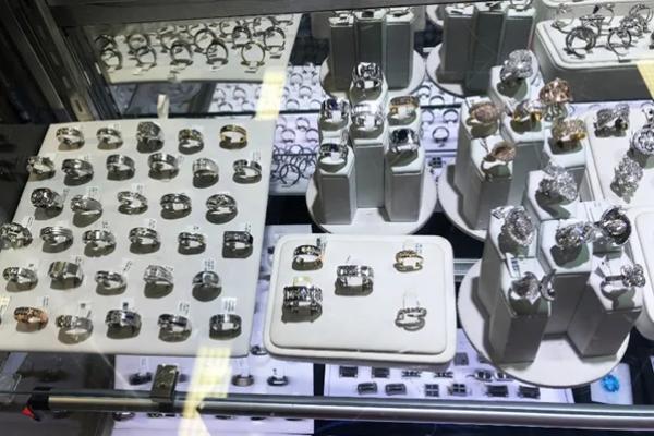 Pencurian Terbesar di AS, 7 Pria Didakwa Mencuri Emas dan Berlian Senilai Rp1,6 Triliun!. (FOTO: FBI LOS ANGELES) 
