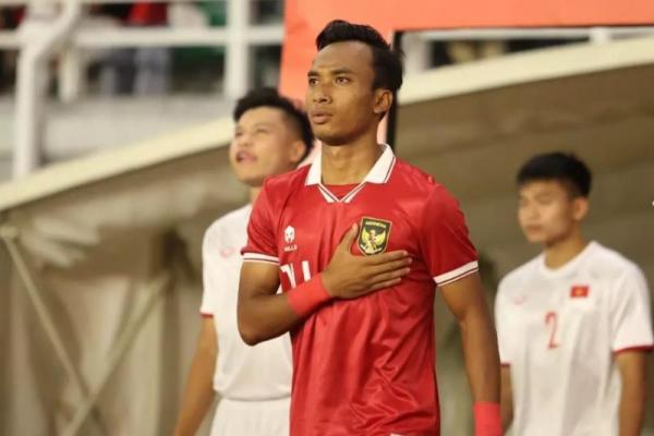 Bek sayap Persib Bandung, Robi Darwis (Foto: okezone) 