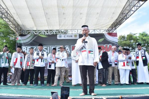 Wakil Ketua MPR RI Hidayat Nur Wahid atau HNW menghadiri Tabligh Akbar dalam rangka Aksi Bekasi Bela Palestina (Foto: Humas MPR) 