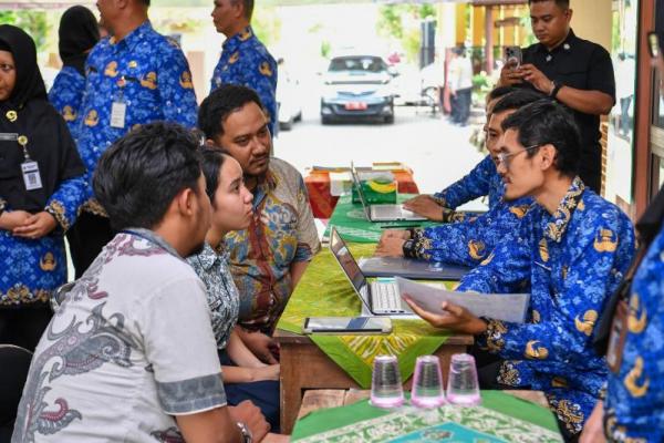 Ilustrasi pengawalan pelaksanaan SPMB tahun 2025 di daerah (Foto: Kemendikdasmen) 