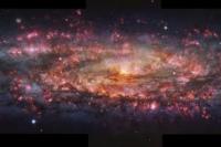 Citra seribu warna galaksi Sculptor yang diambil dengan instrumen MUSE di Teleskop Sangat Besar milik European Southern Observatory di Chili, dirilis pada 18 Juni 2025 via REUTERS.