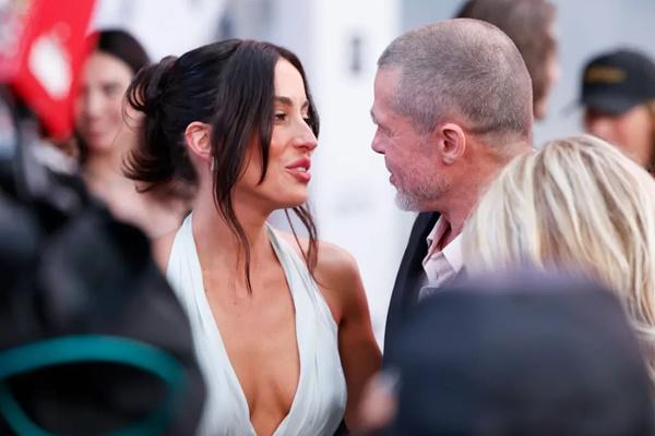 Brad Pitt dan Ines de Ramon di acara pemutaran perdana dunia `F1` di New York City, Senin (16/6/2025). (FOTO: WIREIMAGE) 