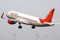 Pesawat Airbus A320-200 Air India lepas landas dari Bandara Internasional Sardar Vallabhbhai Patel di Ahmedabad, India, 7 Juli 2017. REUTERS