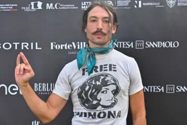 Aktor Kontroversial Ezra Miller Siap Kembali ke Hollywood. (FOTO: INSTAR) 