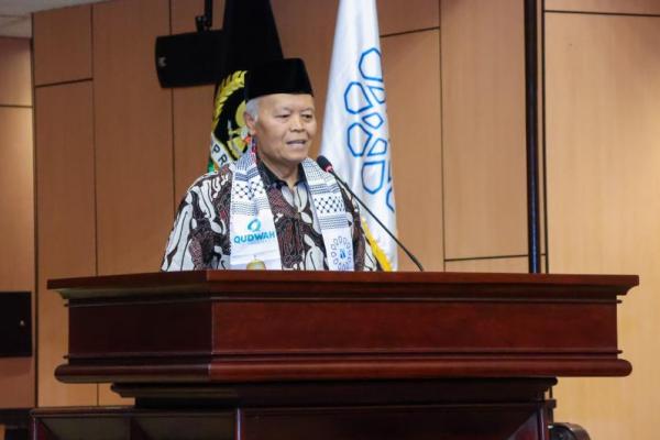 Wakil Ketua MPR RI Hidayat Nur Wahid atau HNW dalam pelepasan 33 Dai Nusantara dan Launching STIT Annuaimy (Foto: Humas MPR) 