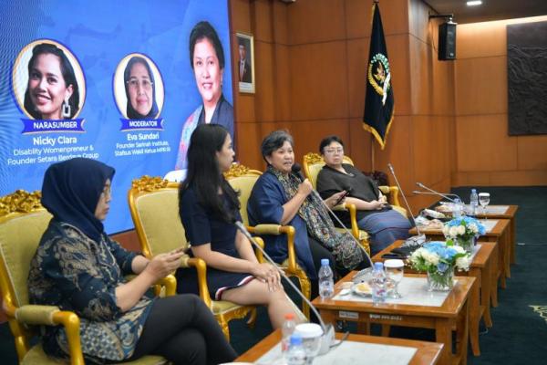 Wakil Ketua MPR RI Lestari Moerdijat memberikan sambutan pada audiensi dan diskusi dengan MDC 307 Faws bertema Perempuan dan Tantangan Kebangsaan : Ketimpangan Gender dan Inklusi (Foto: Humas MPR) 