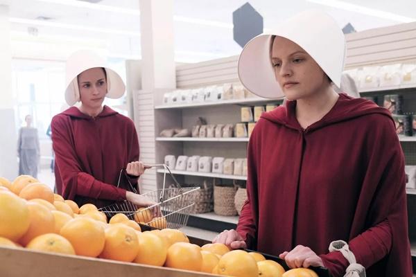 The Handmaid`s Tale yang dibintangi Elizabeth Moss dan Alexis Bledel. (FOTO: HULU) 