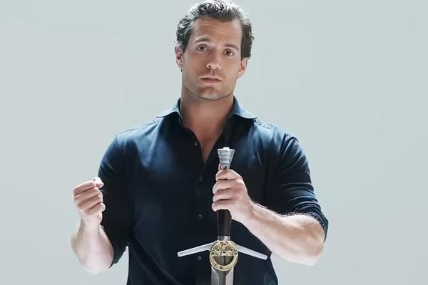 Henry Cavill akan berperan dalam film reboot Highlander. (FOTO: SR/HO COLLIDER) 